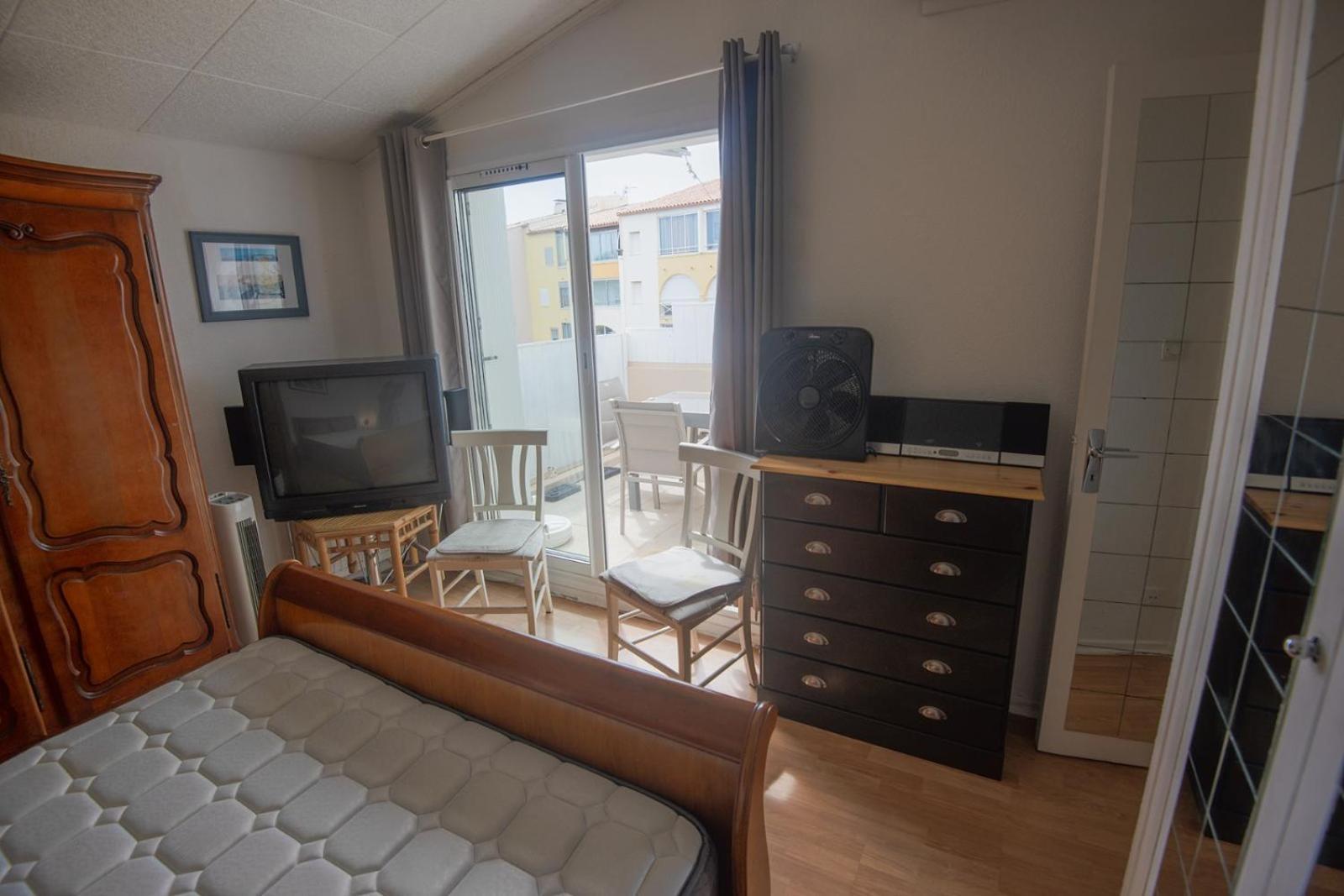 Apartment Confort 57 M2 Avec Terrasse Parking Couvert Agde